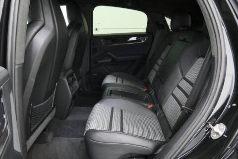 2025 Porsche Cayenne GTS Coupe