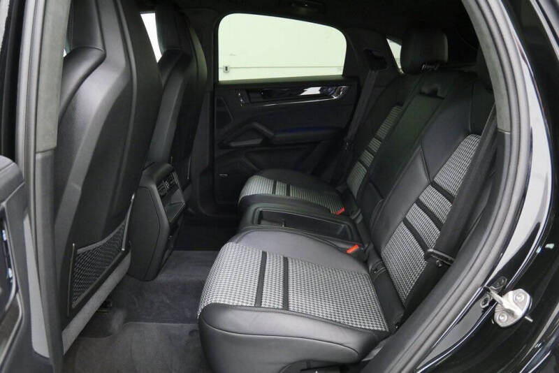 2025 Porsche Cayenne GTS Coupe