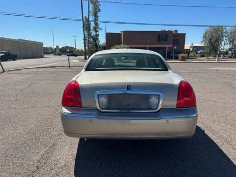 2004 Lincoln Town Car Signature