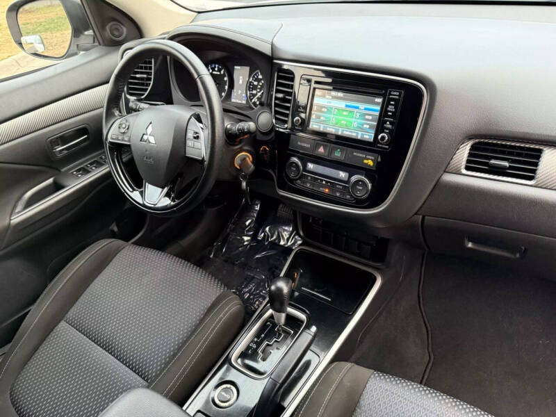 2017 Mitsubishi Outlander ES