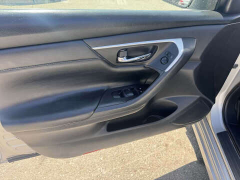 2016 Nissan Altima 2.5 SR