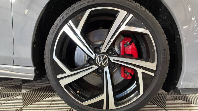 2025 Volkswagen Golf GTI SE