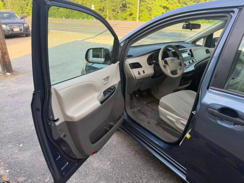 2014 Toyota Sienna L 7-Passenger