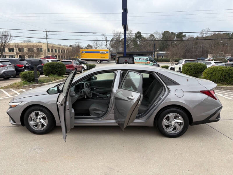 2024 Hyundai Elantra SE