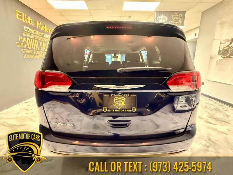 2017 Chrysler Pacifica Touring-L Plus