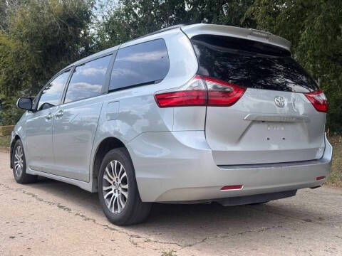 2020 Toyota Sienna XLE 8-Passenger