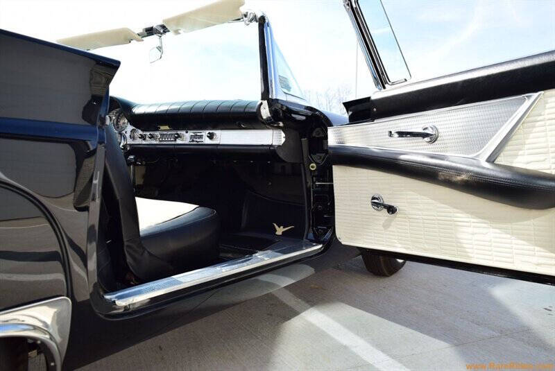 1957 Ford Thunderbird