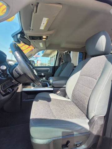 2016 RAM 1500 SLT