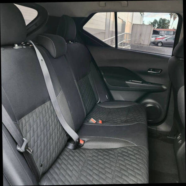 2022 Nissan Kicks SV