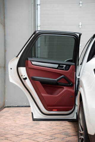 2022 Porsche Cayenne Platinum Edition