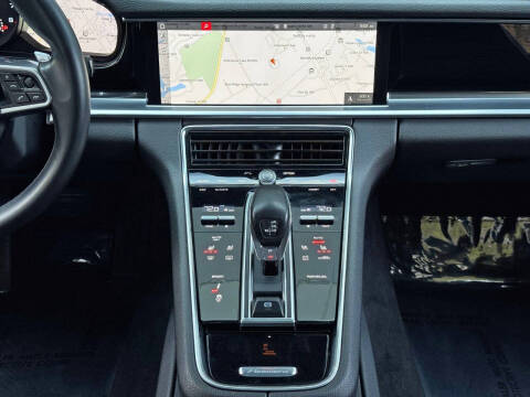 2018 Porsche Panamera 4