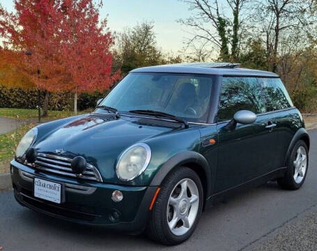 2006 MINI Cooper for sale at CLEAR CHOICE AUTOMOTIVE in Milwaukie OR