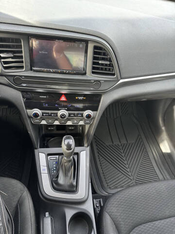 2020 Hyundai Elantra SE