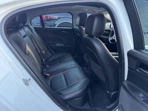 2017 Jaguar XE 25t Prestige