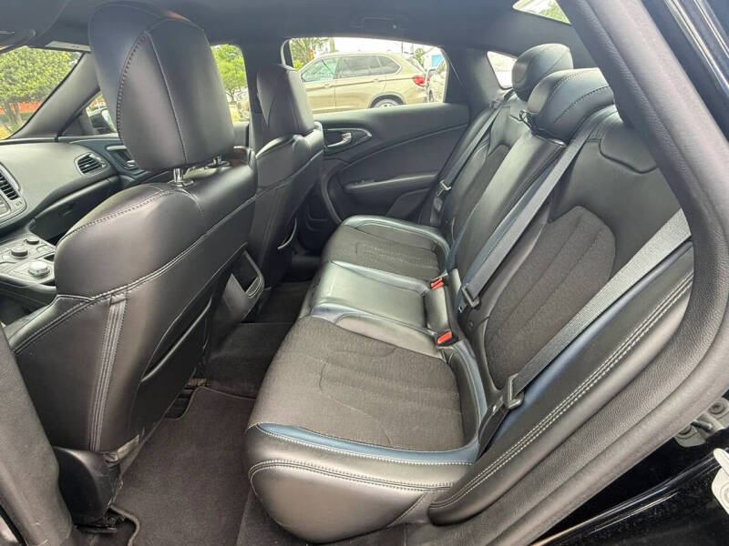 2016 Chrysler 200