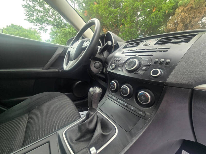 2013 Mazda MAZDA3 i Touring
