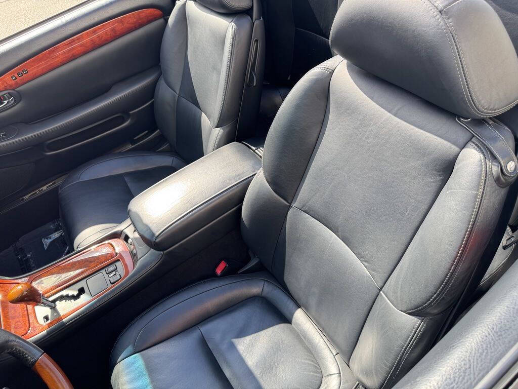 2004 Lexus SC 430 11