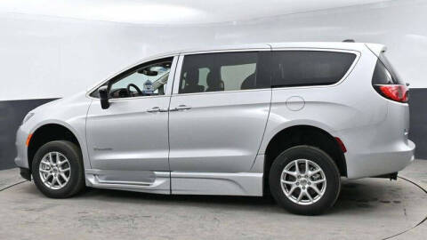 2024 Chrysler Voyager LX