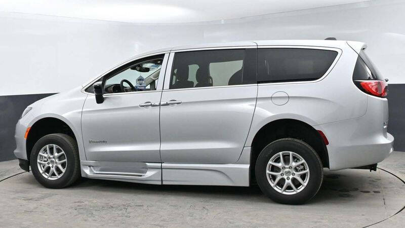 2024 Chrysler Voyager LX