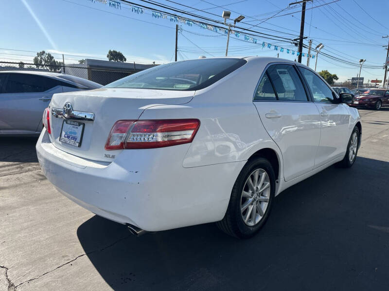 2010 Toyota Camry XLE photo 4