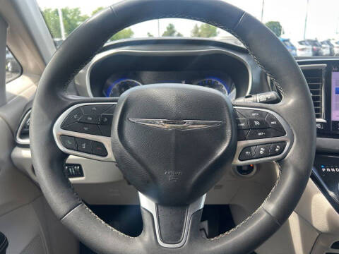 2022 Chrysler Pacifica Touring L