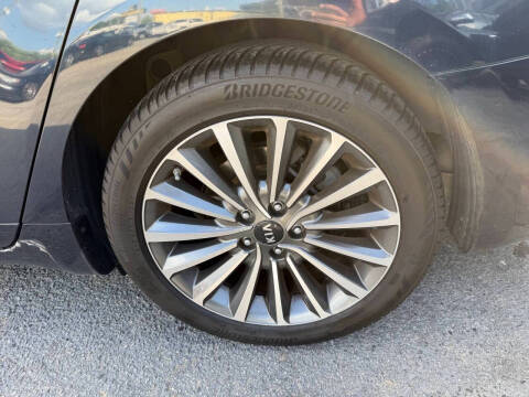 2017 Kia Cadenza Premium