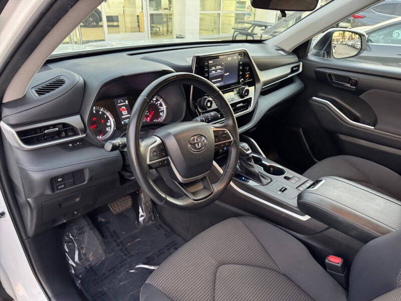 2022 Toyota Highlander LE