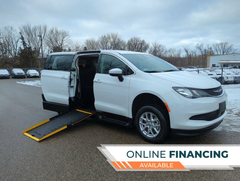 2023 Chrysler Voyager LX's photo