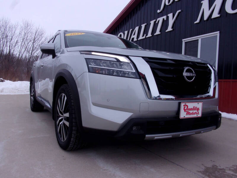 2023 Nissan Pathfinder Platinum's photo