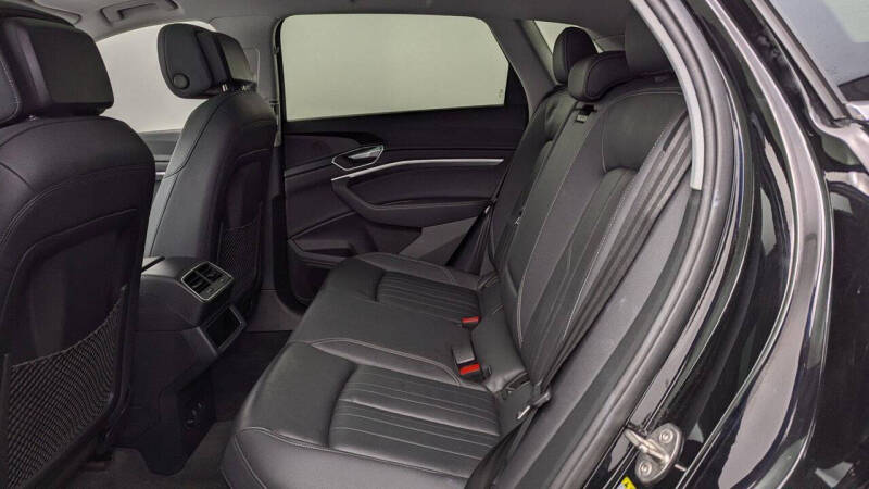 2023 Audi e-tron quattro Premium