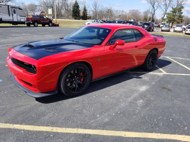 2016 Dodge Challenger SRT photo 3