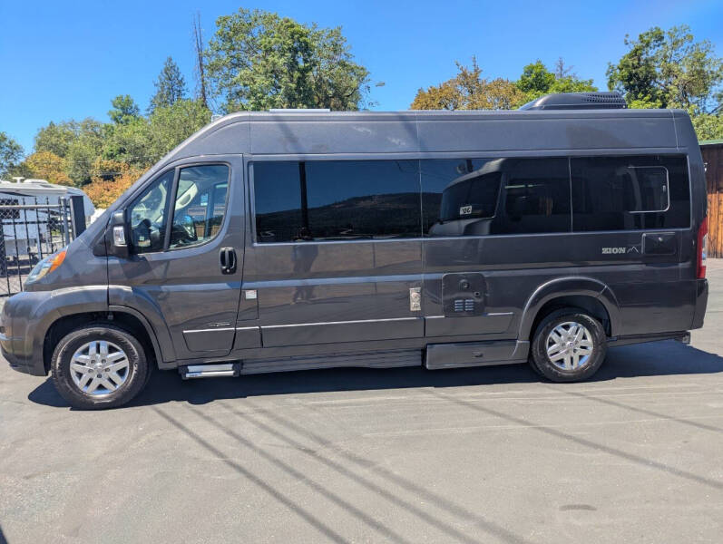 2020 Roadtrek Zion / 20ft
