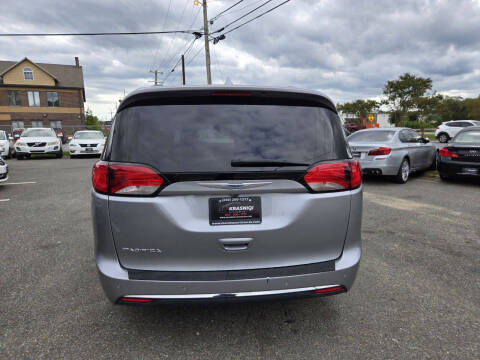 2019 Chrysler Pacifica Touring L