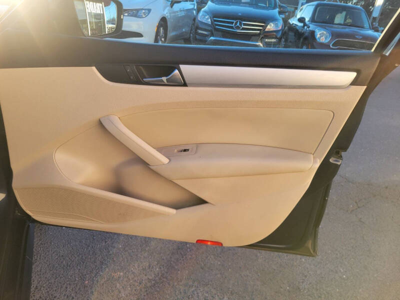 2013 Volkswagen Passat SE PZEV