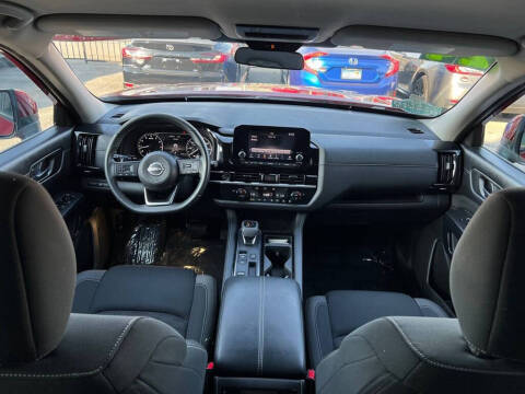 2024 Nissan Pathfinder SV