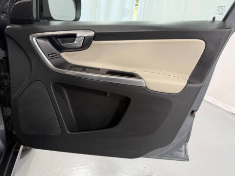 2017 Volvo XC60 T5 Dynamic