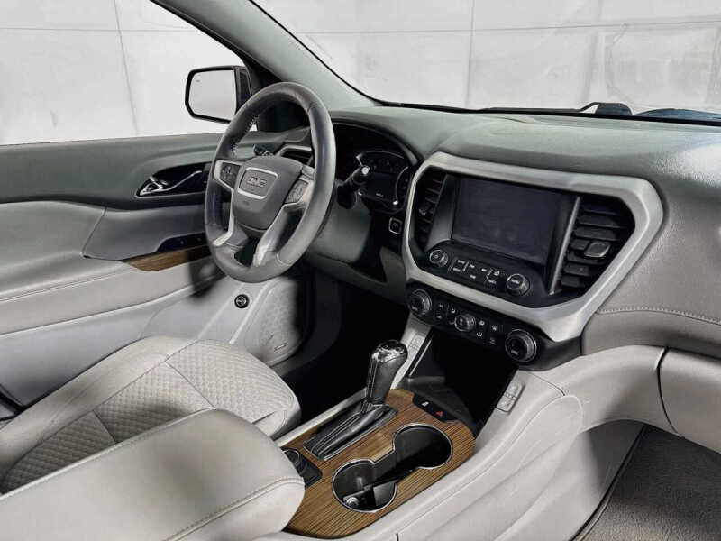 2017 GMC Acadia SLE-2
