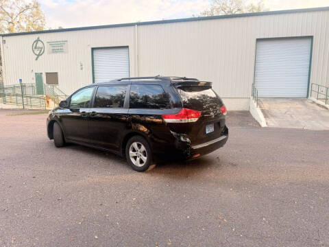 2014 Toyota Sienna LE Mobility 7-Passenger