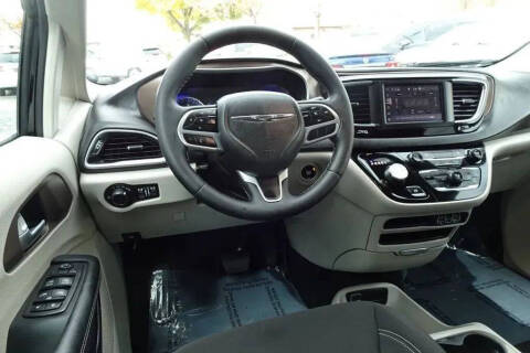 2024 Chrysler Voyager LX