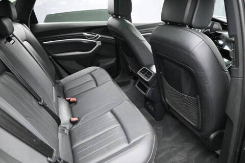 2022 Audi e-tron quattro Premium Plus