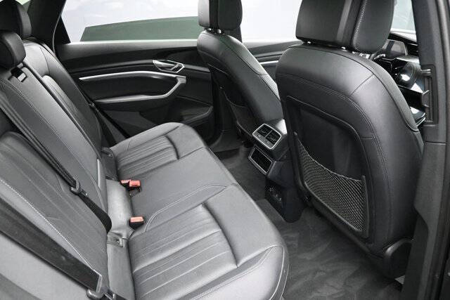 2022 Audi e-tron quattro Premium Plus