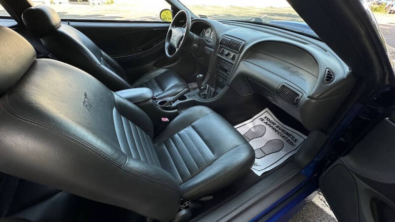 2004 Ford Mustang GT Deluxe
