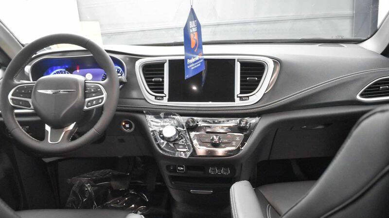 2025 Chrysler Pacifica Select