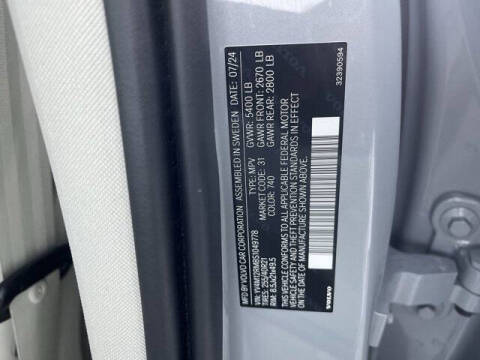 2025 Volvo XC60 B5 Ultra Dark Theme