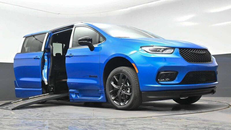 2026 Chrysler Pacifica Select
