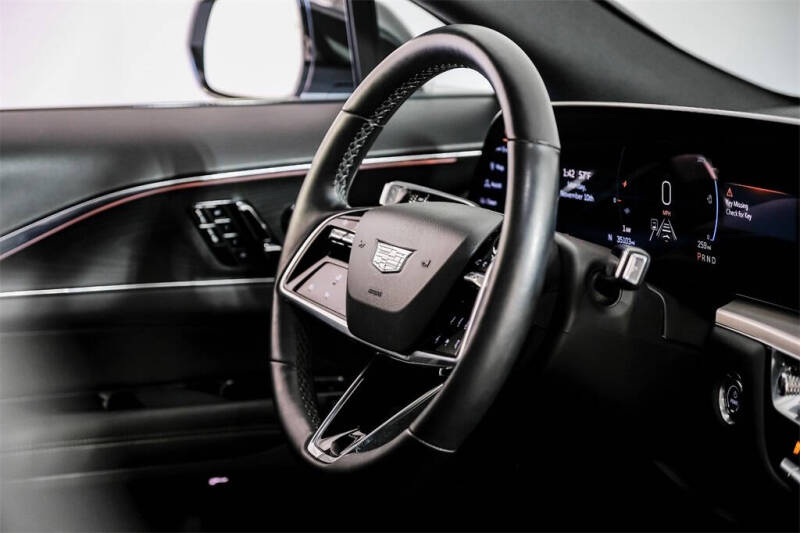 2024 Cadillac LYRIQ Luxury 1