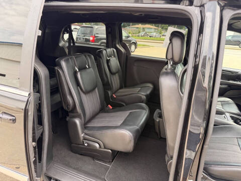 2014 Chrysler Town and Country S