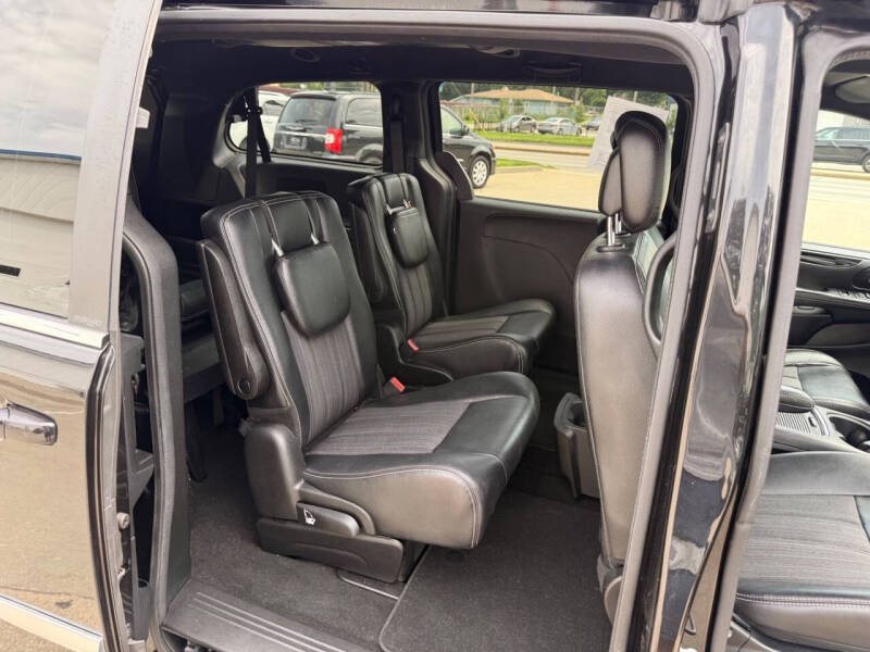 2014 Chrysler Town and Country S