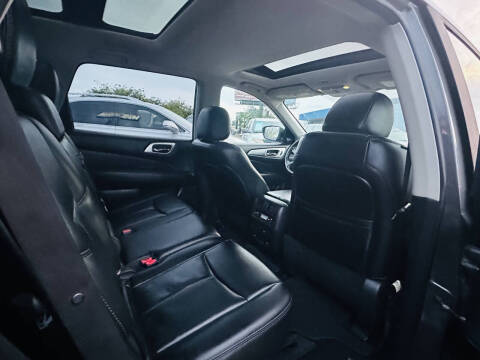 2017 Nissan Pathfinder SL