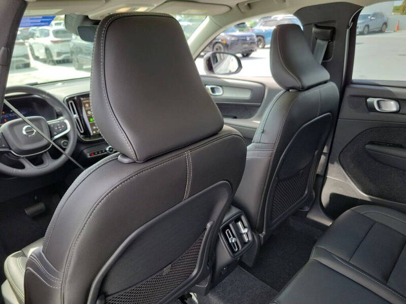 2026 Volvo XC40 B5 Core